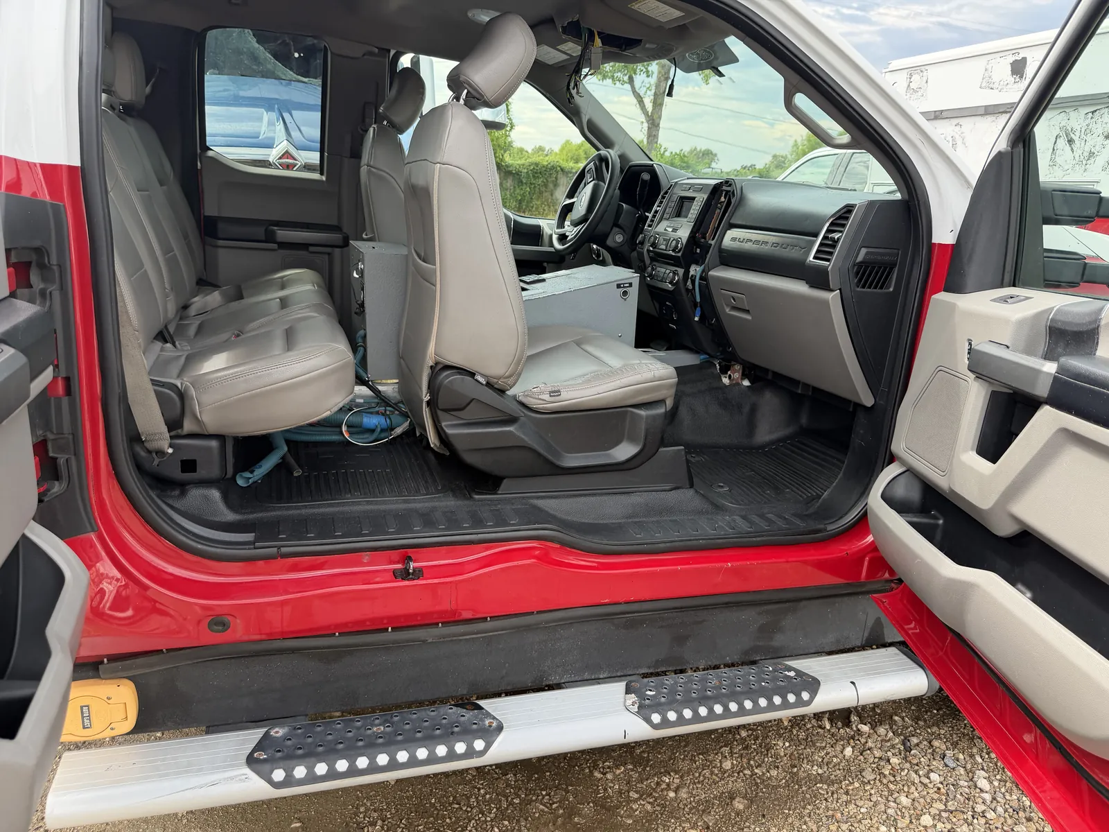 2017 Ford F-550 SuperCab Bare Cab/Chassis, unit F550-1264 — photo 4