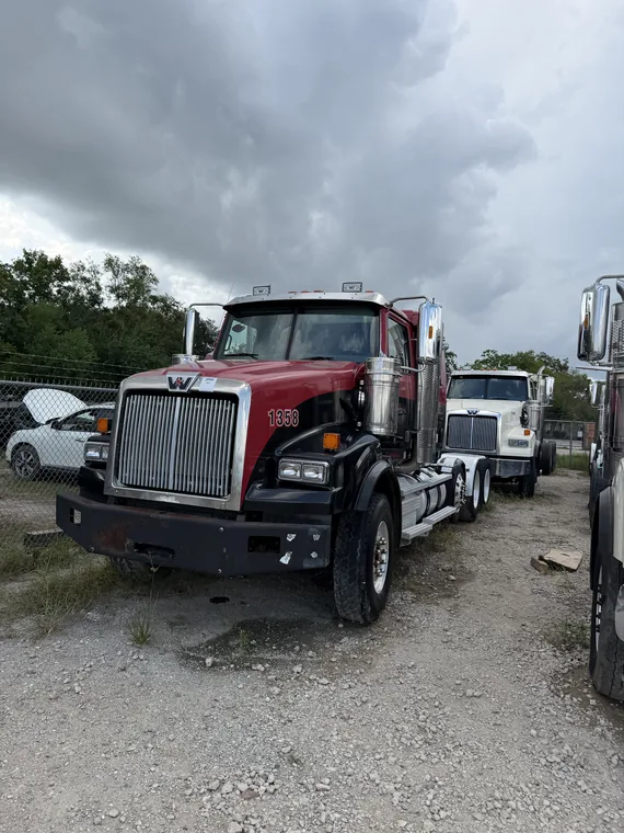 2014 Western Star 4900, unit WS-1358 — photo 1